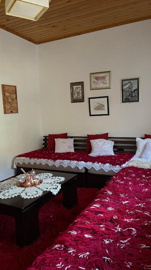 Ana Rest House Hostel Μπεράτ Εξωτερικό φωτογραφία