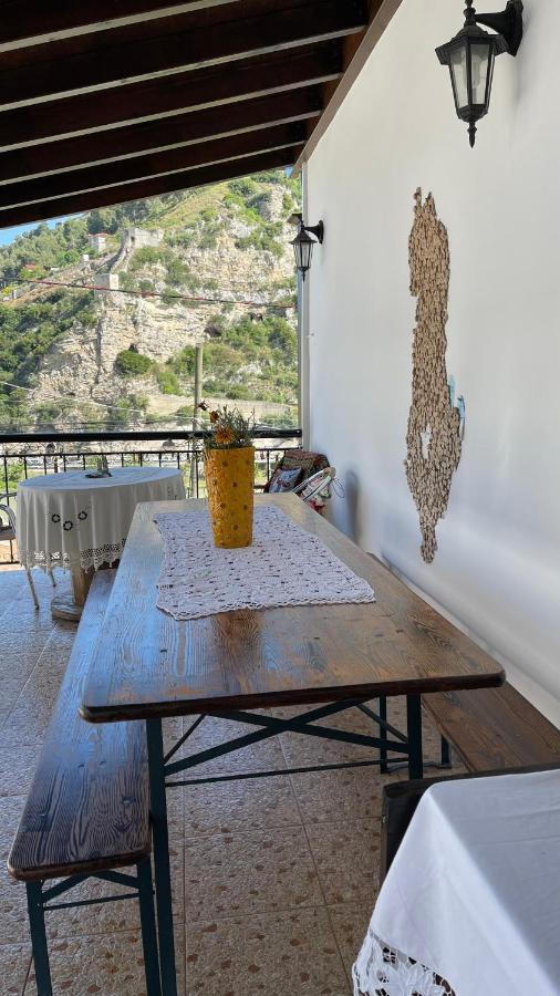 Ana Rest House Hostel Μπεράτ Εξωτερικό φωτογραφία