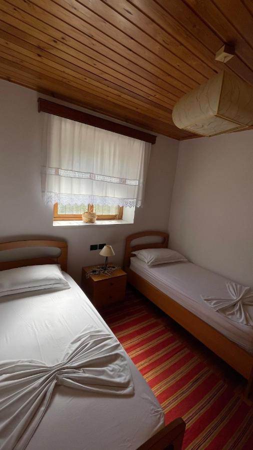 Ana Rest House Hostel Μπεράτ Εξωτερικό φωτογραφία