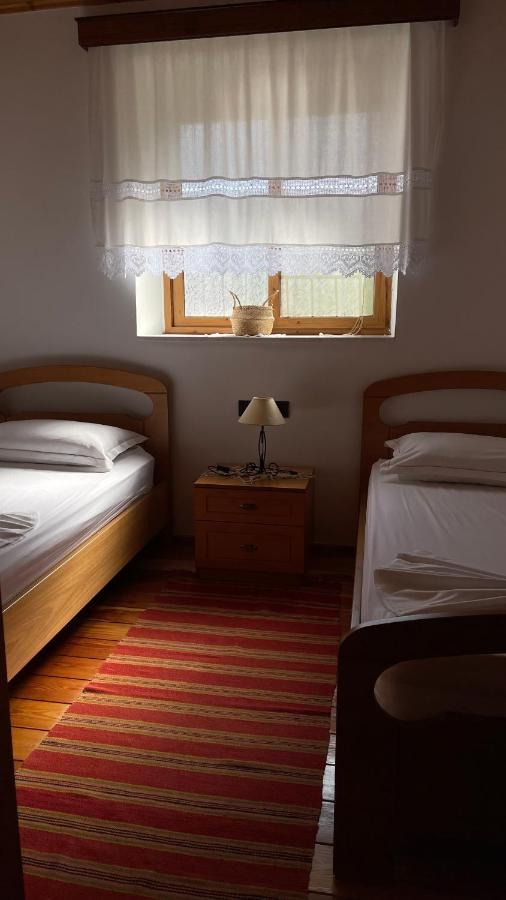 Ana Rest House Hostel Μπεράτ Εξωτερικό φωτογραφία