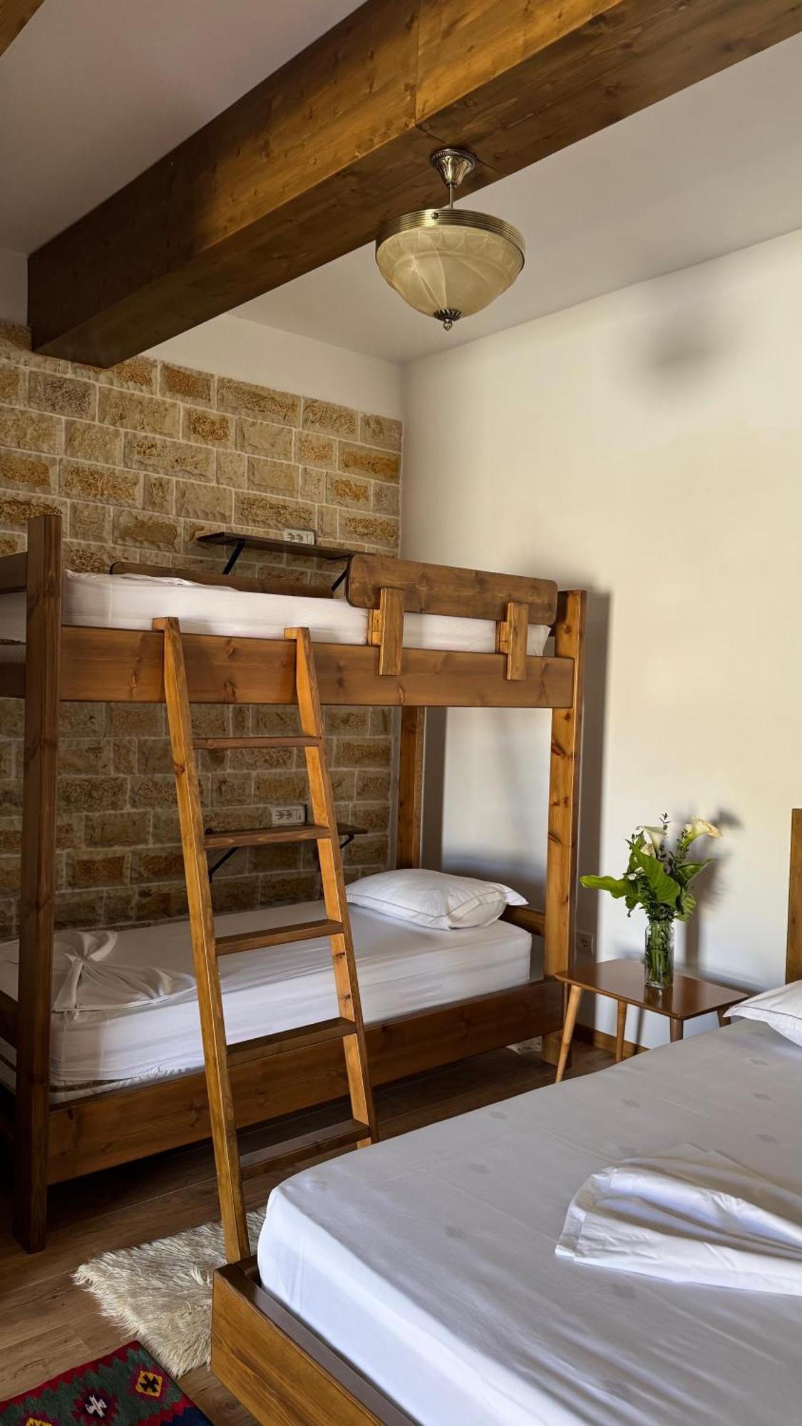 Ana Rest House Hostel Μπεράτ Εξωτερικό φωτογραφία