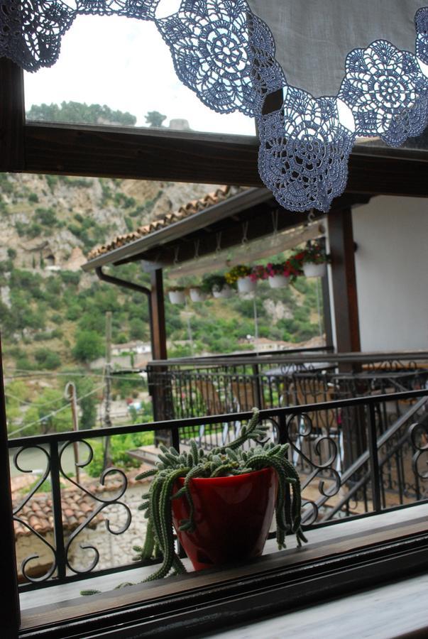 Ana Rest House Hostel Μπεράτ Εξωτερικό φωτογραφία